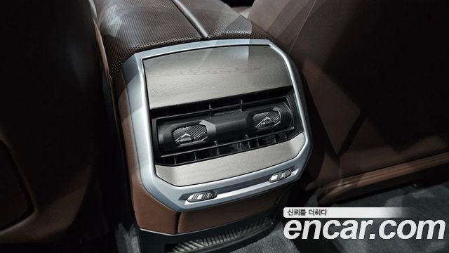 BMW 7-Series 2023 — photo 36