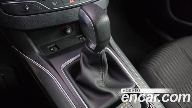 Peugeot 308 2017 — photo 9