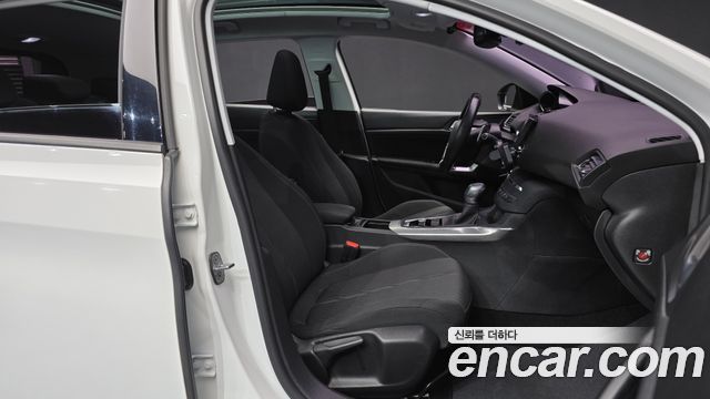 Peugeot 308 2017 — photo 11