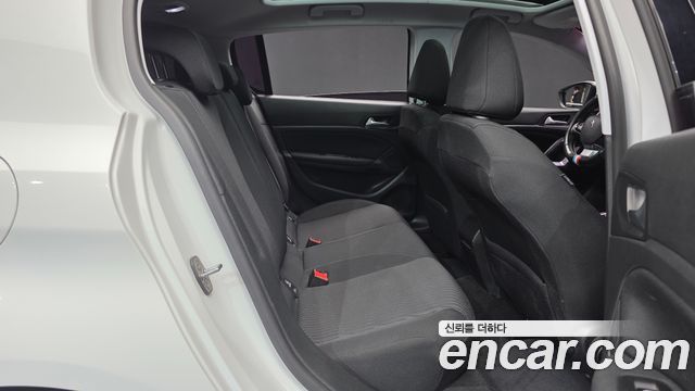Peugeot 308 2017 — photo 12