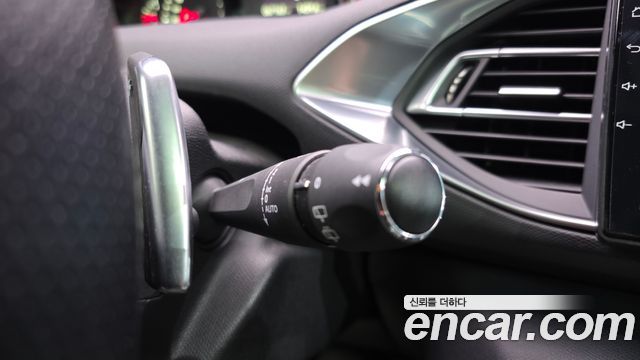 Peugeot 308 2017 — photo 18