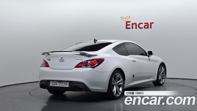Hyundai Genesis 2011 — photo 2
