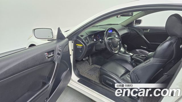Hyundai Genesis 2011 — photo 10