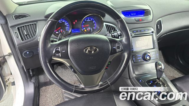 Hyundai Genesis 2011 — photo 12