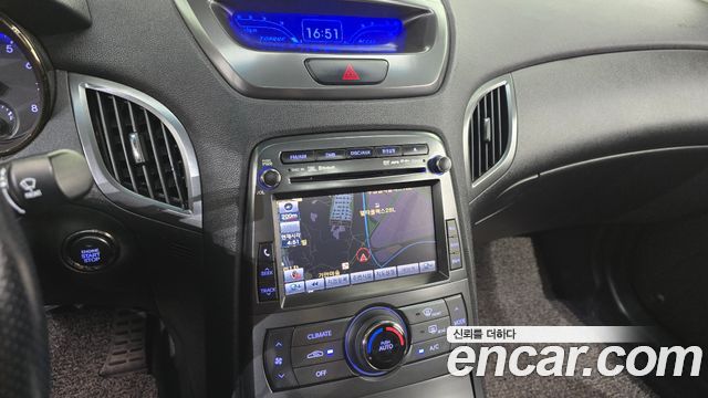 Hyundai Genesis 2011 — photo 13