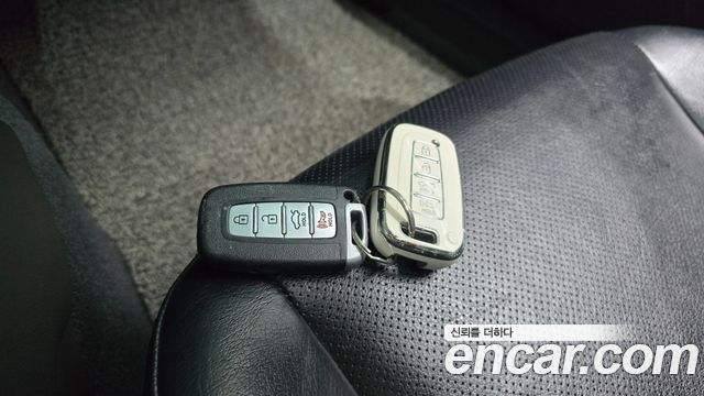 Hyundai Genesis 2011 — photo 14
