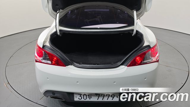 Hyundai Genesis 2011 — photo 16