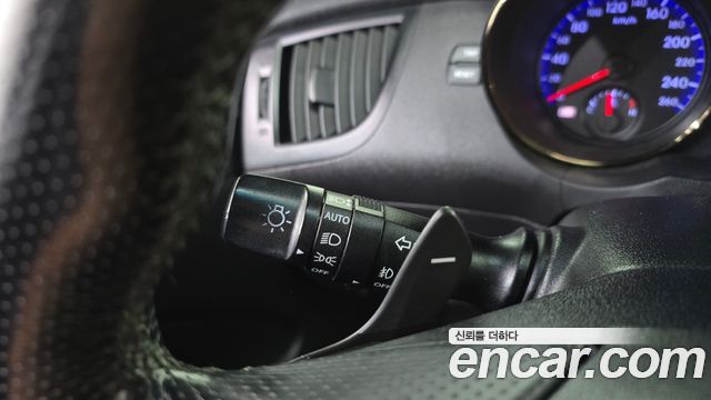 Hyundai Genesis 2011 — photo 18
