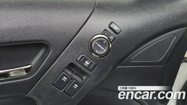 Hyundai Genesis 2011 — photo 19