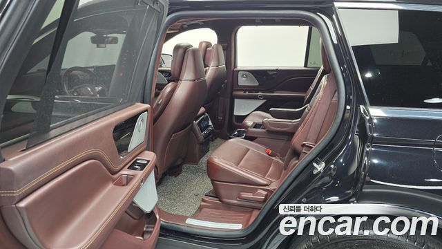 Lincoln Aviator 2022 — photo 17