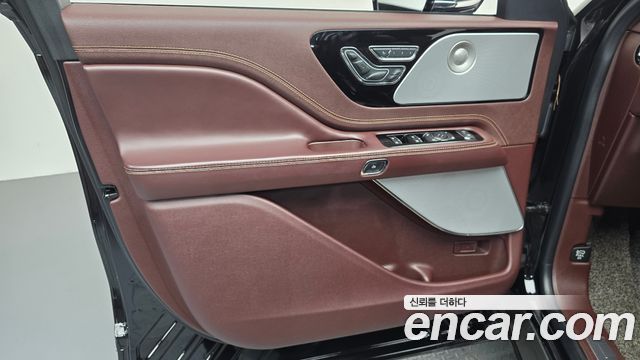 Lincoln Aviator 2022 — photo 14