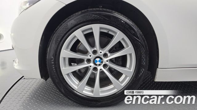 BMW 3-Series 2018 — photo 5