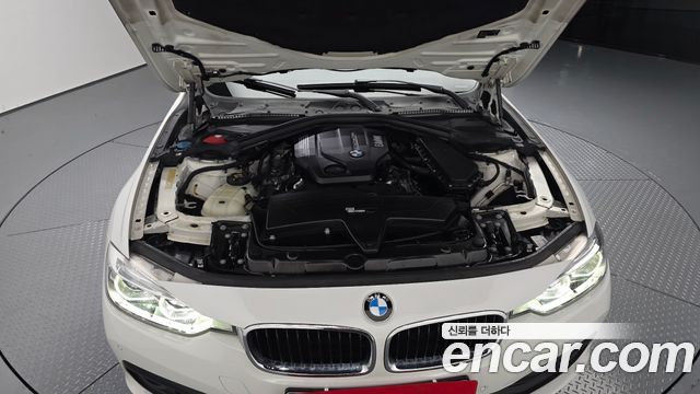 BMW 3-Series 2018 — photo 6