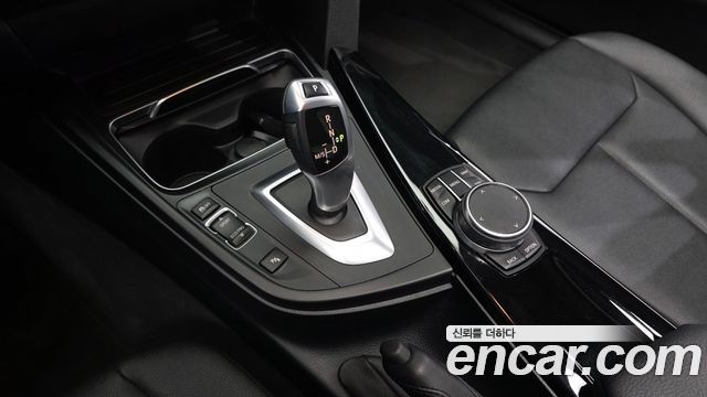 BMW 3-Series 2018 — photo 12
