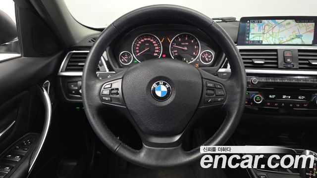 BMW 3-Series 2018 — photo 19