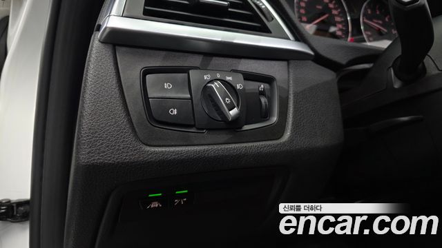 BMW 3-Series 2018 — photo 25