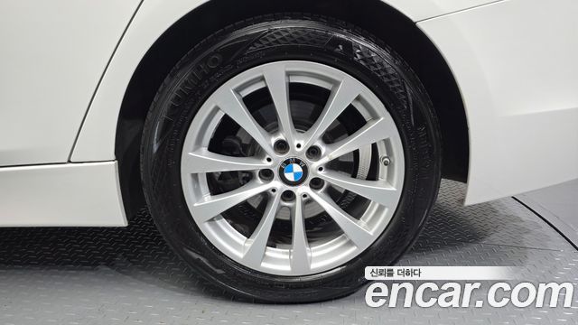 BMW 3-Series 2018 — photo 7