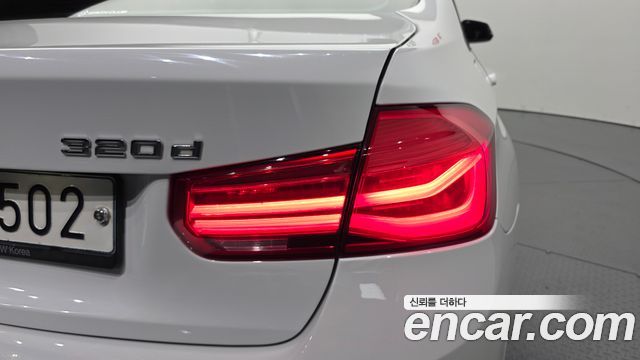 BMW 3-Series 2018 — photo 9