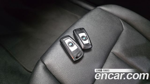 BMW 3-Series 2018 — photo 29