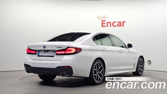 BMW 5-Series 2022 — photo 2
