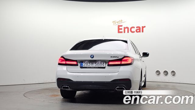 BMW 5-Series 2022 — photo 4