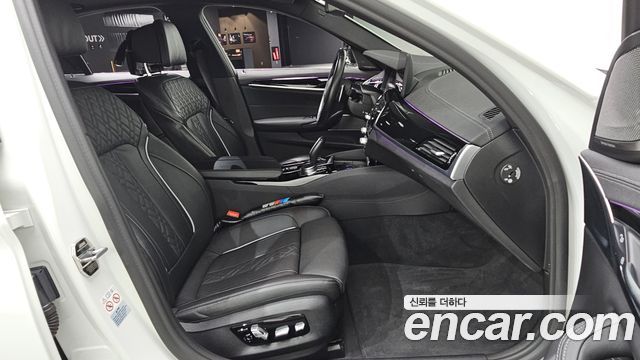 BMW 5-Series 2022 — photo 12
