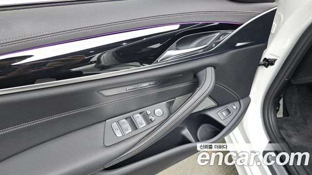 BMW 5-Series 2022 — photo 13