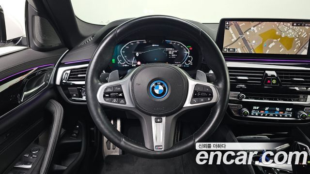 BMW 5-Series 2022 — photo 14