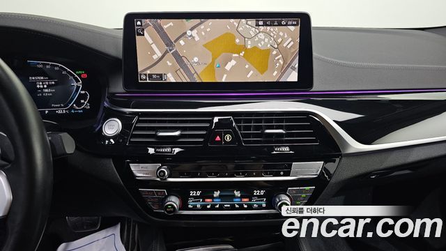 BMW 5-Series 2022 — photo 15