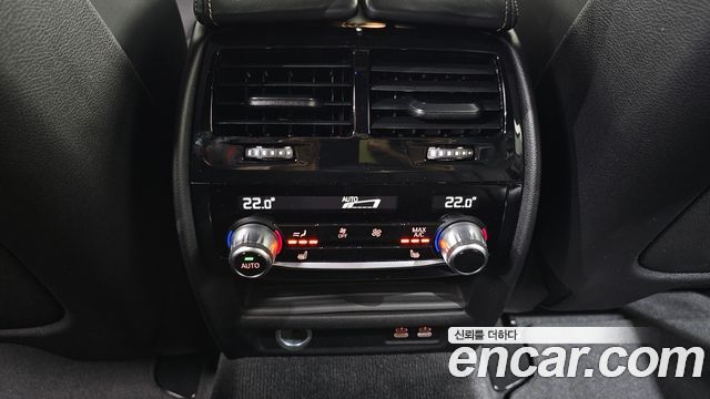 BMW 5-Series 2022 — photo 17
