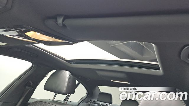 BMW 5-Series 2022 — photo 19
