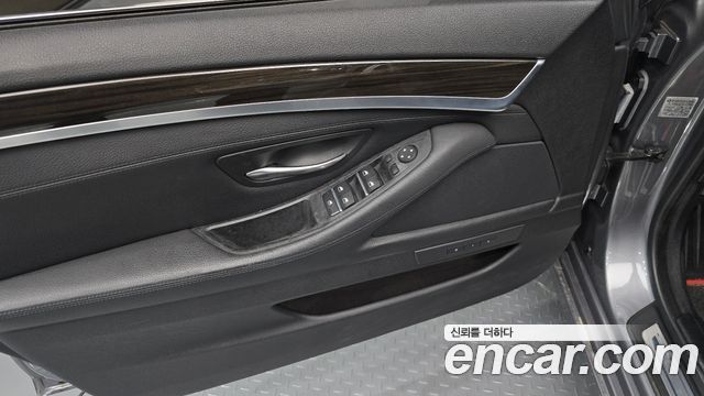BMW 5-Series 2014 — photo 14
