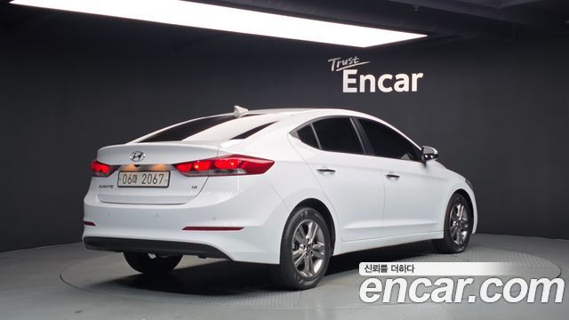 Hyundai AVANTE 2018 — photo 2