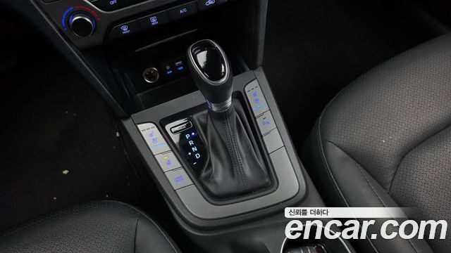 Hyundai AVANTE 2018 — photo 9