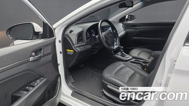 Hyundai AVANTE 2018 — photo 10