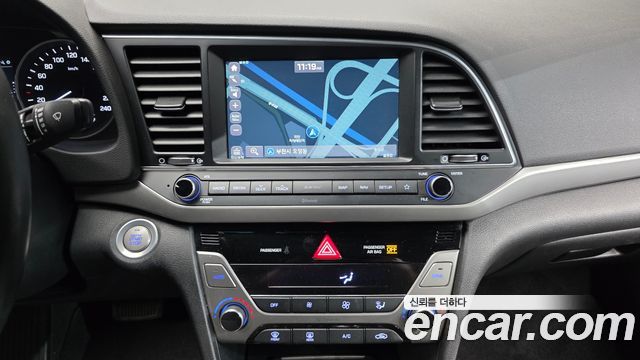 Hyundai AVANTE 2018 — photo 14