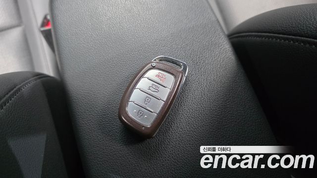 Hyundai AVANTE 2018 — photo 17