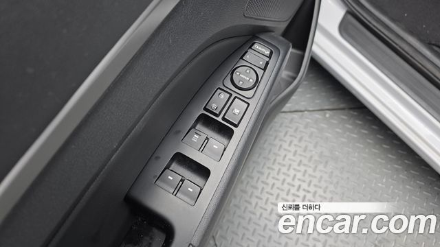 Hyundai AVANTE 2018 — photo 18