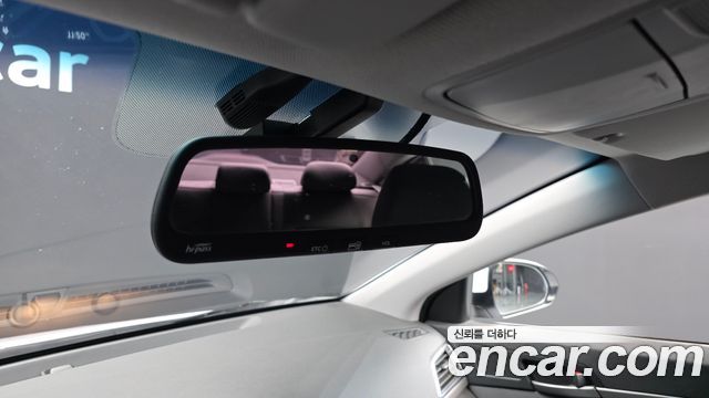 Hyundai AVANTE 2018 — photo 19