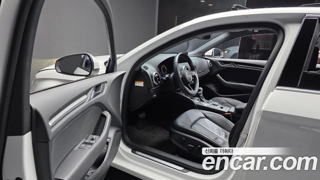 Audi A3 2018 — photo 13