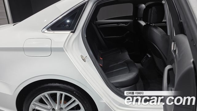 Audi A3 2018 — photo 17
