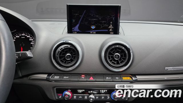 Audi A3 2018 — photo 19