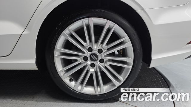 Audi A3 2018 — photo 7