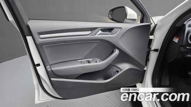 Audi A3 2018 — photo 14
