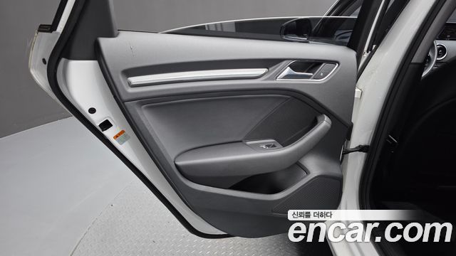 Audi A3 2018 — photo 15