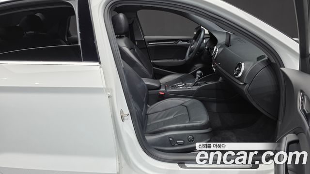 Audi A3 2018 — photo 16