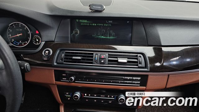 BMW 5-Series 2013 — photo 13