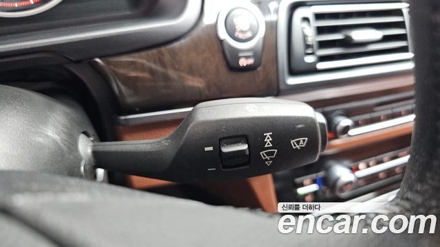 BMW 5-Series 2013 — photo 17