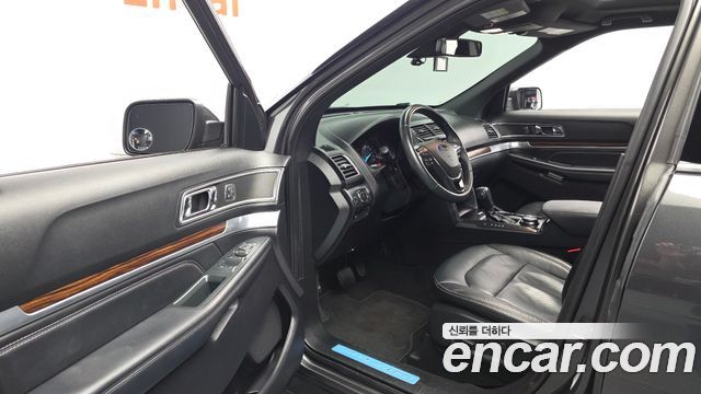 Ford Explorer 2019 — photo 13