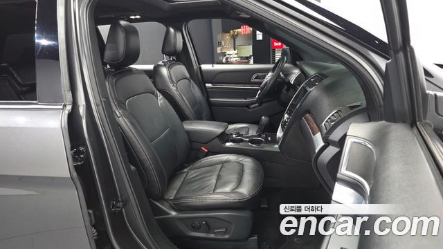 Ford Explorer 2019 — photo 17
